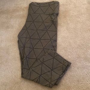 Victoria’s Secret, mid rise cropped leggings, size medium